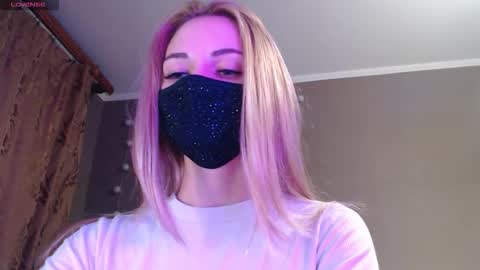 Snapshot of iris_lave chatting on September 29, 5:07 pm Lily online show from September 29, 5:07 pm