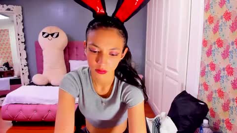 Snapshot of iris_stone_ chatting on February 13, 6:27 pm Iris online show from February 13, 6:27 pm