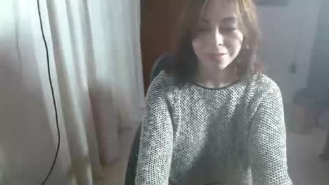 irisarellano_ online show from May 26, 1:21 pm