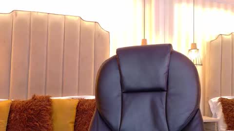 Iris  online show from December 15, 2:22 pm