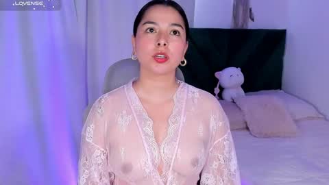Iris Moira  online show from May 8, 1:03 pm