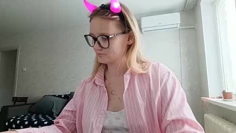 irresistible_fox online show from January 11, 8:30 am