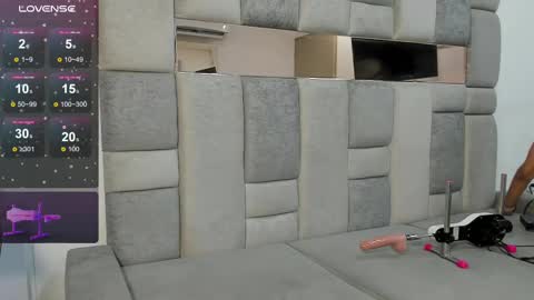 oIssaJonneso online show from February 9, 3:45 pm