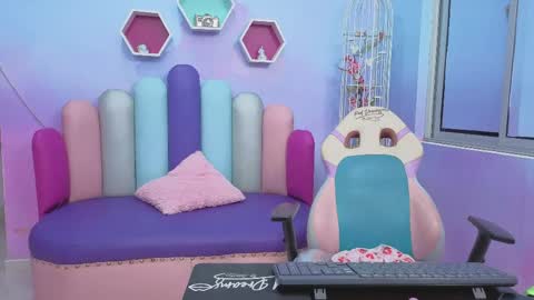 Isaa Skinny  online show from April 16, 4:02 am