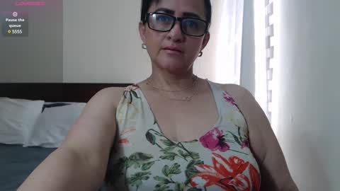 Isabeel Sofia online show from January 12, 6:05 pm