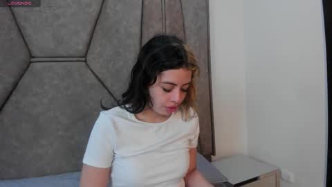 isabela Collins online show from November 6, 2:01 pm