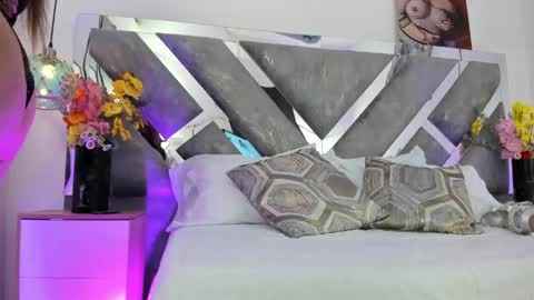 Mommy Isa online show from May 18, 1:06 pm
