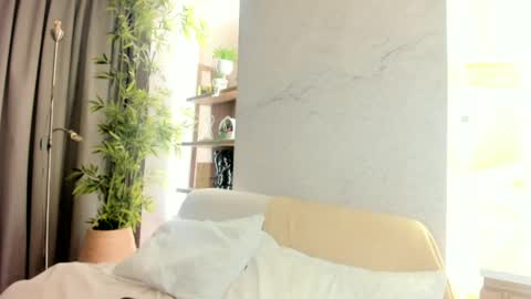 isabelastefano online show from May 4, 3:54 am