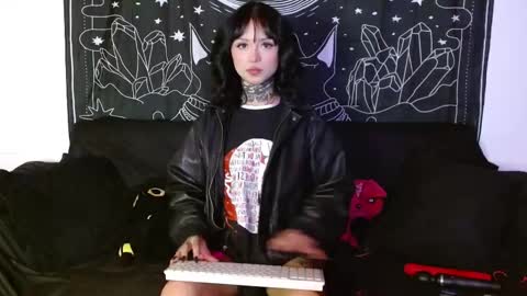    online show from October 27, 1:23 am