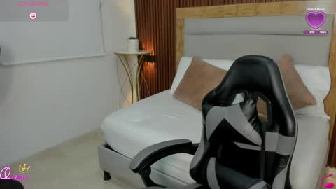 Isabel florez online show from May 14, 1:11 am