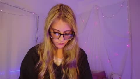 Isabella Rros online show from October 31, 3:52 am