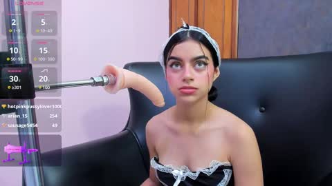 Snapshot of isabella_santos1 chatting on February 15, 12:33 pm Isabella online show from February 15, 12:33 pm