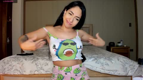 Snapshot of isabellabeker_ chatting on January 14, 3:01 am ISABEL online show from January 14, 3:01 am
