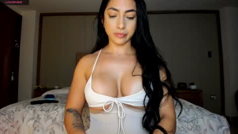 Snapshot of isabellabeker_ chatting on December 4, 1:58 am ISABEL online show from December 4, 1:58 am