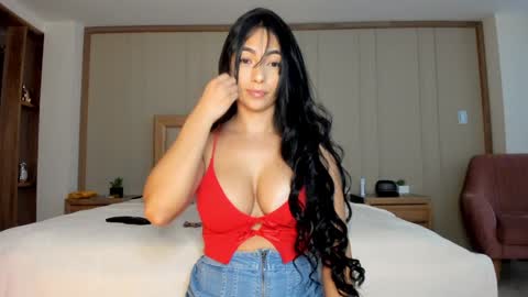 Snapshot of isabellabeker_ chatting on January 26, 10:24 pm ISABEL online show from January 26, 10:24 pm