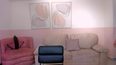 Isa Hill  online show from December 7, 6:59 pm