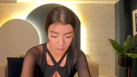 Isabella Kroft online show from March 7, 7:05 pm