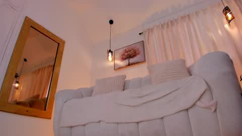 ISABELLA  online show from March 28, 4:39 pm