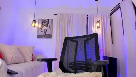 ISABELLA  online show from May 14, 5:08 pm
