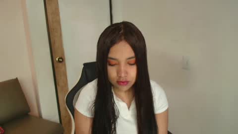   online show from May 18, 11:49 am