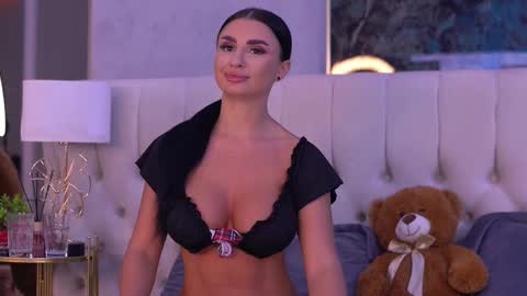 IsabelleHunt online show from September 27, 6:53 am