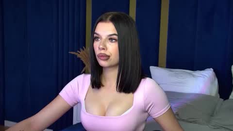 isabellevale online show from September 29, 6:13 pm