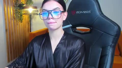 isabellevale online show from October 6, 6:45 pm