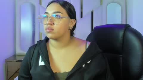 isabellrodriguez18 online show from May 22, 3:59 am