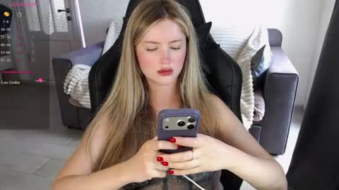 isabelswan online show from July 5, 11:49 am