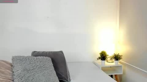 isameow online show from February 17, 9:43 pm