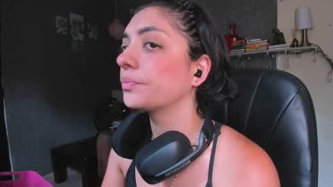 isabel  online show from May 25, 5:56 pm