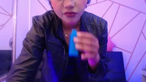 isabela online show from June 6, 7:03 am