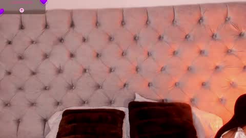 Isis Larah online show from April 8, 12:40 pm