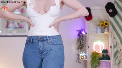 Lou  Peaches online show from March 28, 3:33 pm