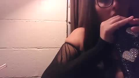 Snapshot of islandmilf777 chatting on March 4, 9:51 am BiancaRose online show from March 4, 9:51 am