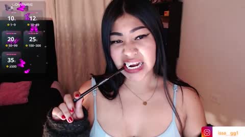 Snapshot of issa_gg chatting on September 27, 9:49 am isabella p online show from September 27, 9:49 am