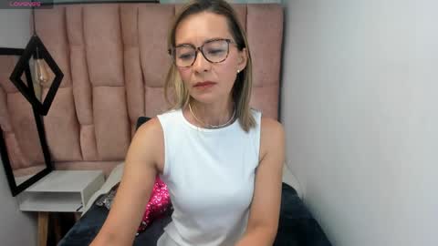 ISSA MILF online show from May 2, 2:31 pm