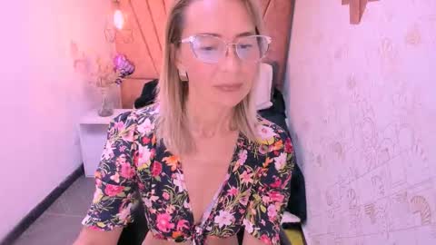 Snapshot of issa_milf__ chatting on October 1, 2:11 pm ISSA MILF online show from October 1, 2:11 pm