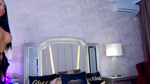 Issadorra online show from November 16, 6:59 am