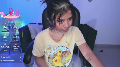 issi_loren online show from May 15, 11:46 am