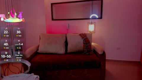 issi_loren online show from May 6, 11:36 am