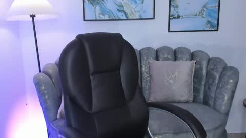 issi_loren online show from October 17, 5:38 pm