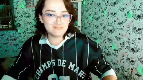 Yiz online show from May 15, 11:29 pm