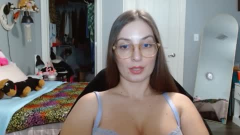 Snapshot of italiana25 chatting on December 21, 8:07 am Bella Bloom online show from December 21, 8:07 am