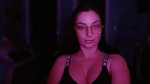 Snapshot of italiana25 chatting on December 20, 6:29 am Bella Bloom online show from December 20, 6:29 am