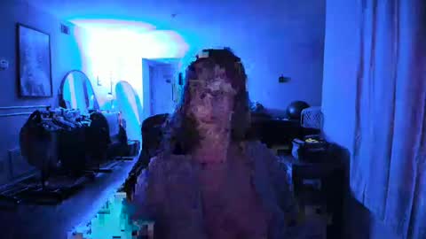 Snapshot of italiana25 chatting on October 19, 6:26 am Bella Bloom online show from October 19, 6:26 am