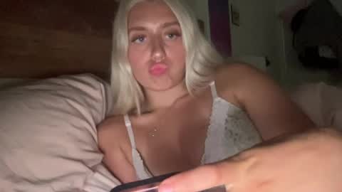 itsaddixo_ online show from July 15, 10:25 pm