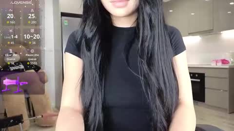 Queen Liya online show from October 27, 6:46 pm