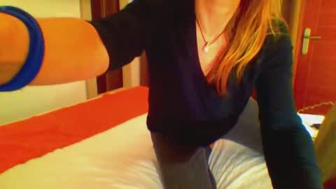 itsmekrissy online show from April 6, 1:49 am