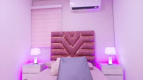 Itspia  online show from April 1, 7:11 pm